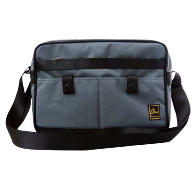 多口袋防水斜揹包