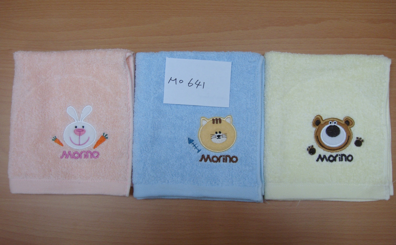 素色動物刺繡方巾MO641