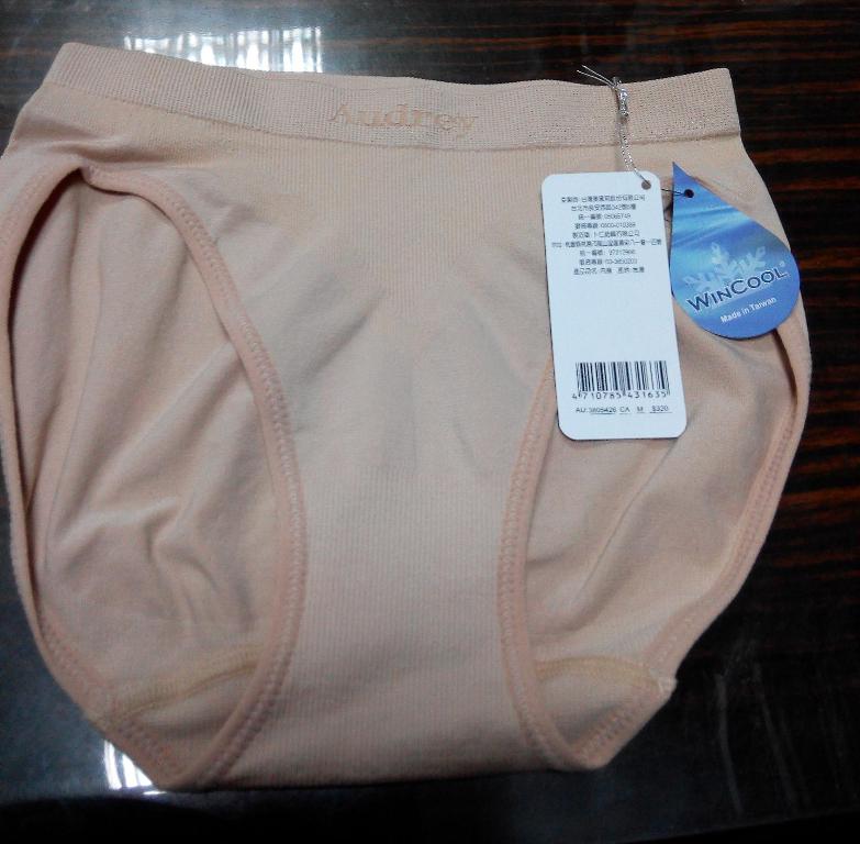 低腰無縫三角褲內褲