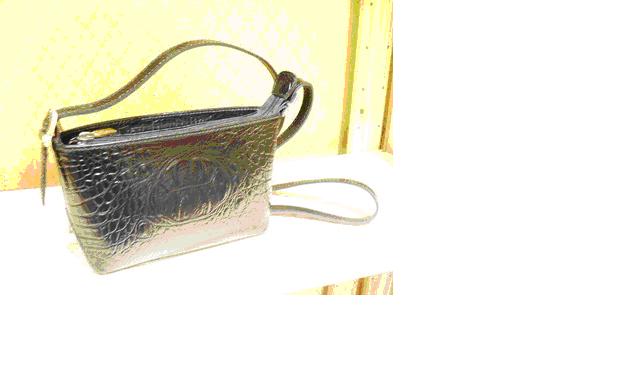 Sika黑色壓紋斜背包