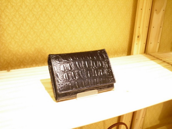 Sika 黑色壓紋中短夾