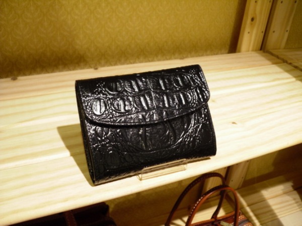 Sika 黑色壓紋中短夾