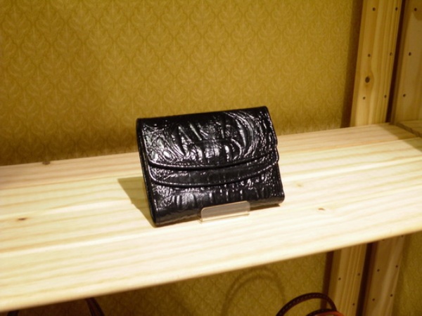 Sika 黑色壓紋中短夾