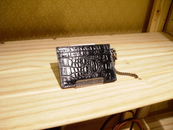 Sika 黑色壓紋中短夾