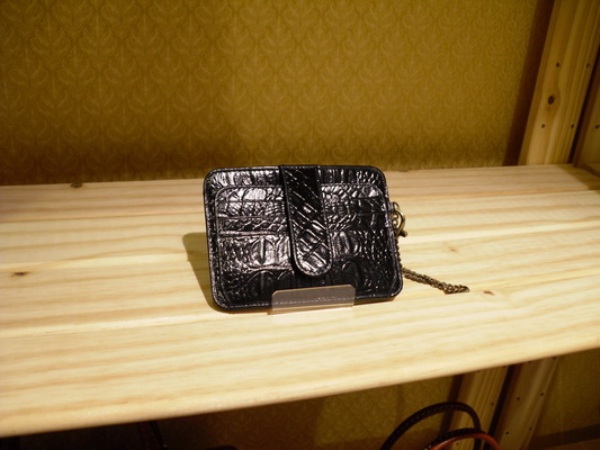 Sika 黑色壓紋中短夾