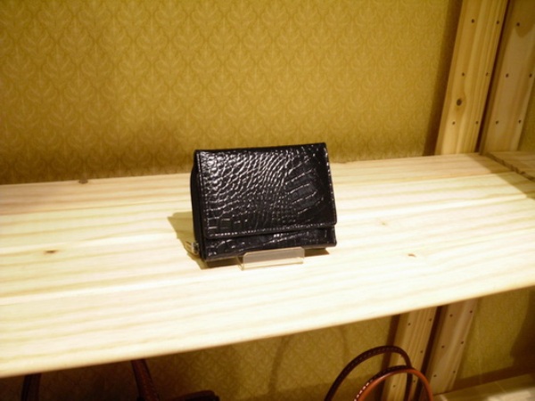 Sika 黑色壓紋中短夾