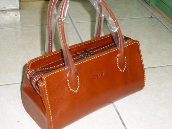 Sika素面淺咖啡色手提包