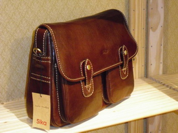 Sika素面深咖啡色斜背磁扣掀蓋包