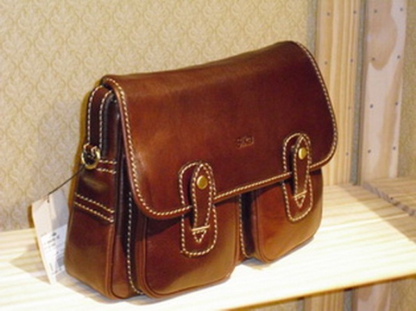 Sika素面深咖啡色斜背磁扣掀蓋包