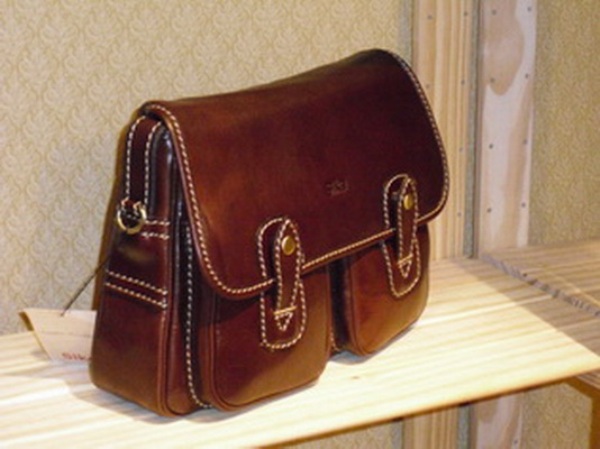 Sika素面深咖啡色斜背磁扣掀蓋包