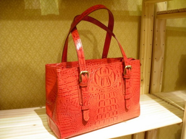 Sika紅色壓紋橫式方型肩背包