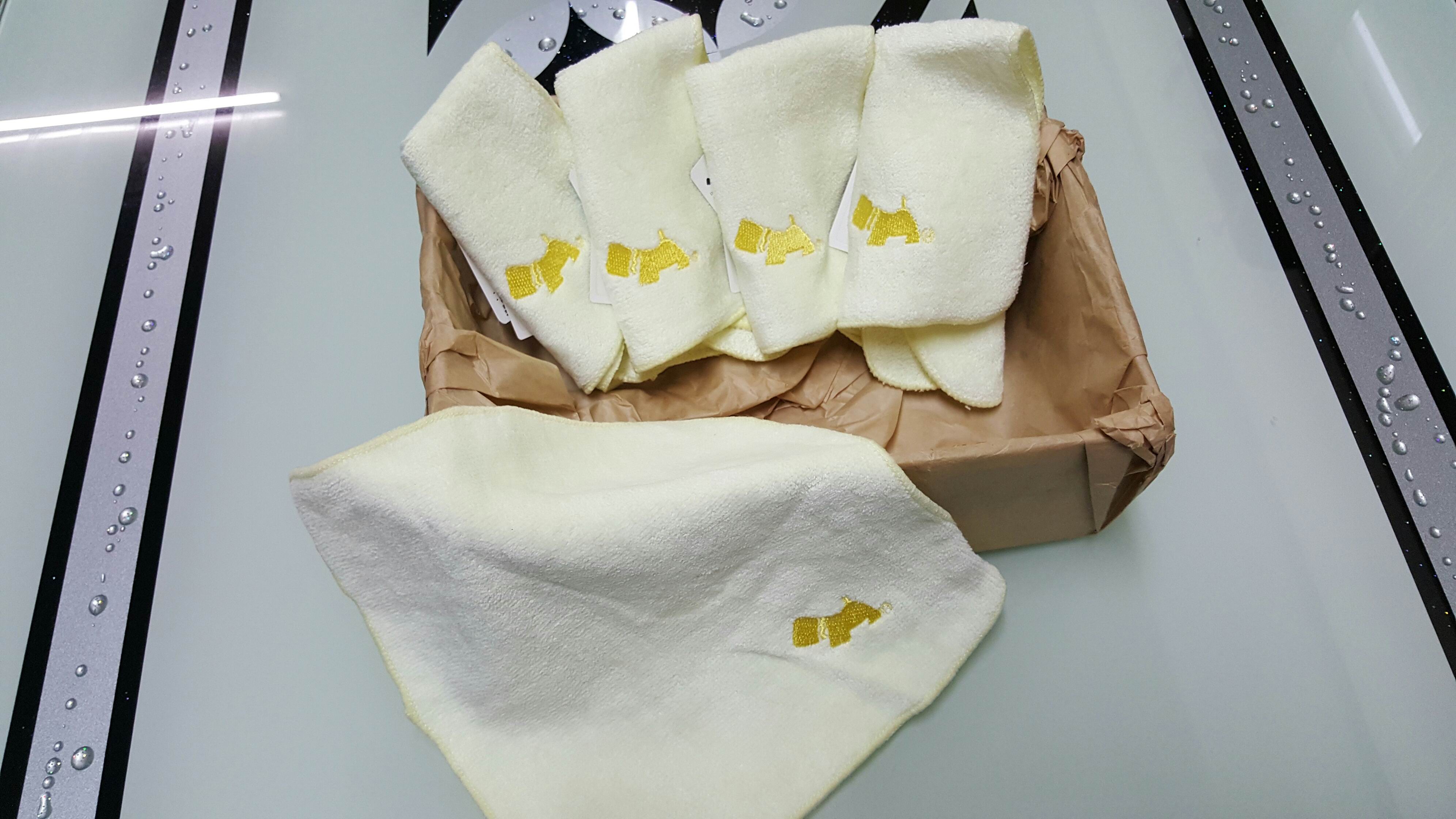 刺繡狗家族方巾