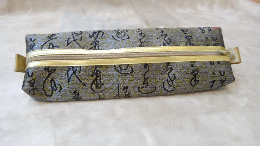 文字立體鉛筆盒