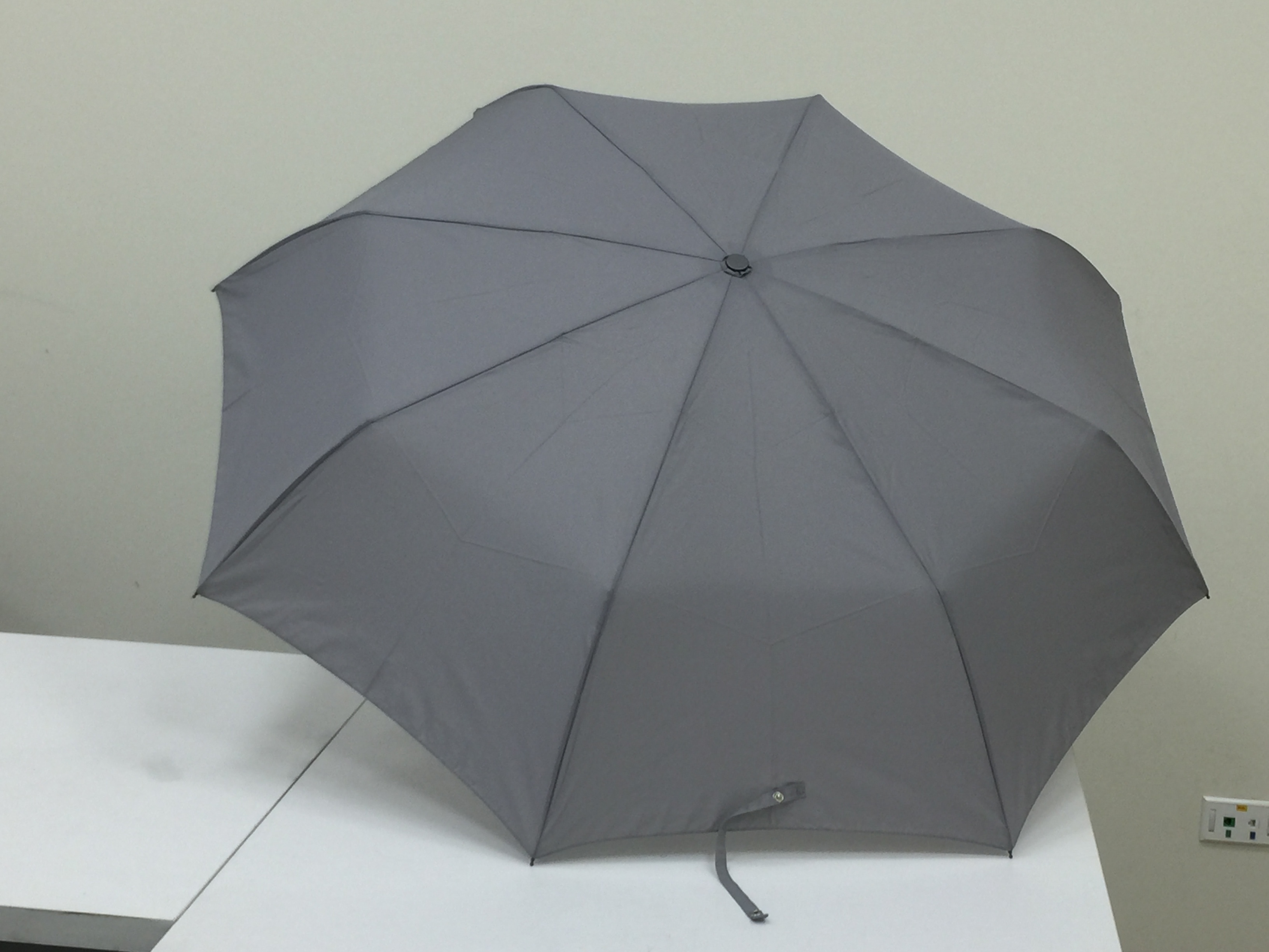 灰色防風手動開收傘