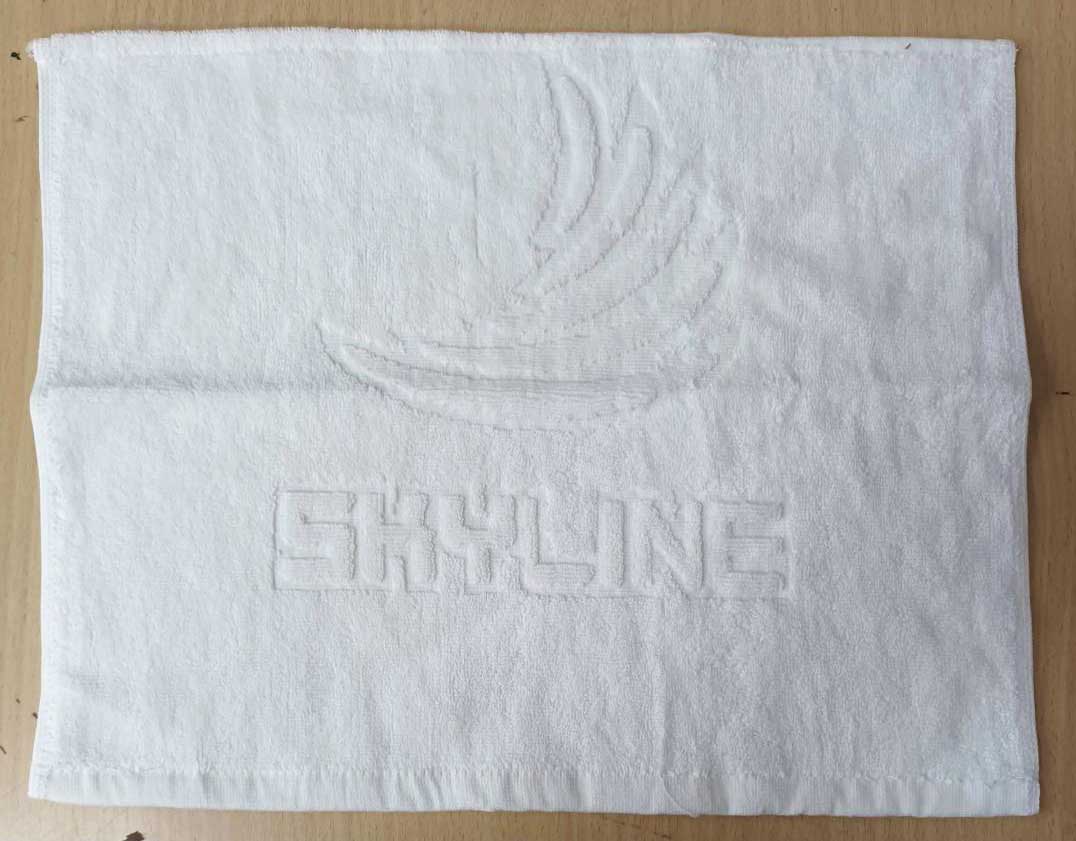 提字素色方巾-尊爵天際