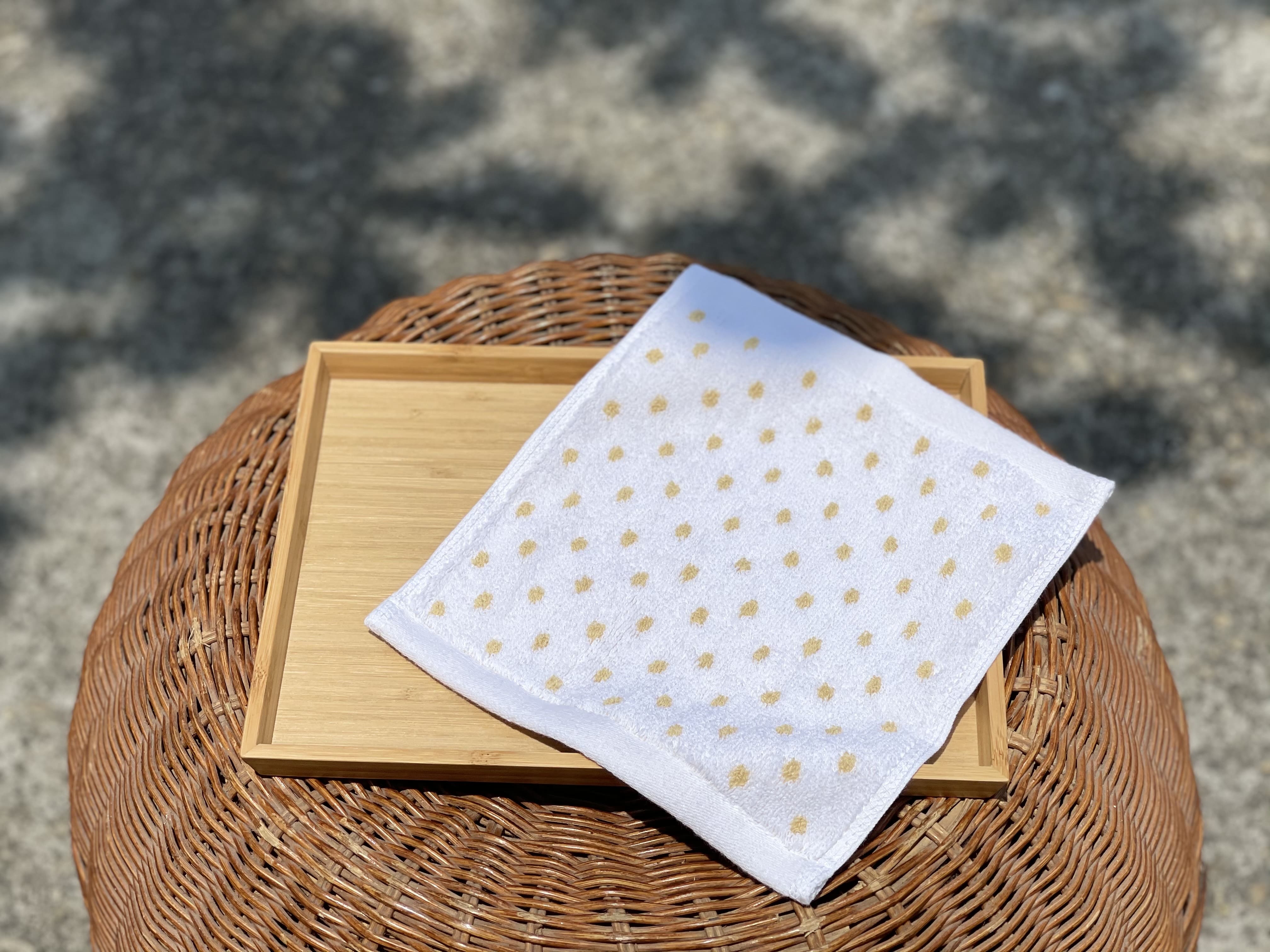 圓點小方巾