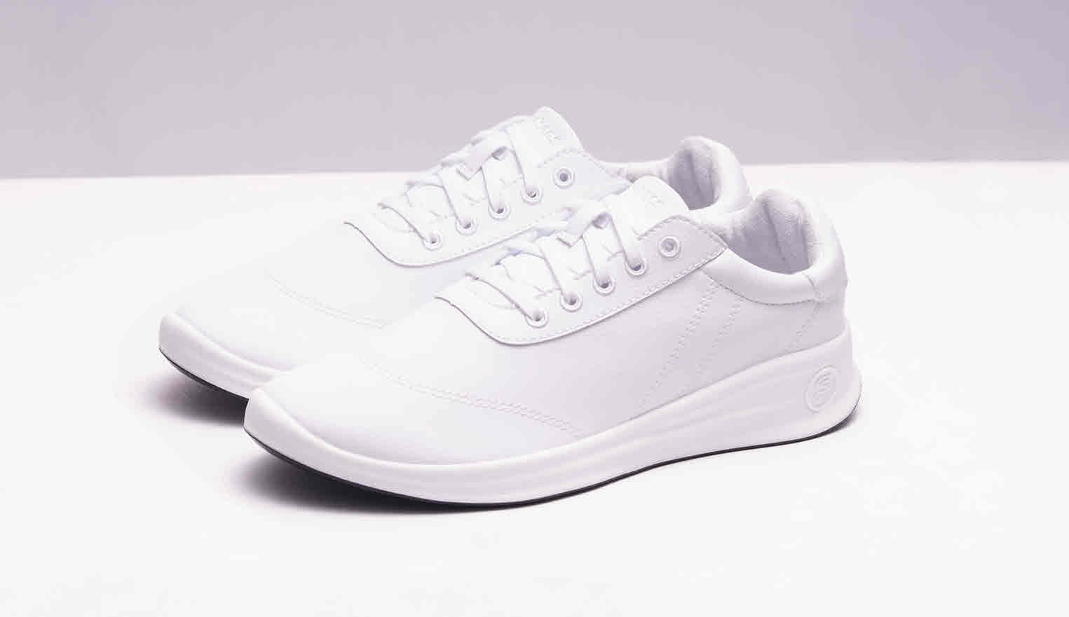 赤足極輕小白鞋