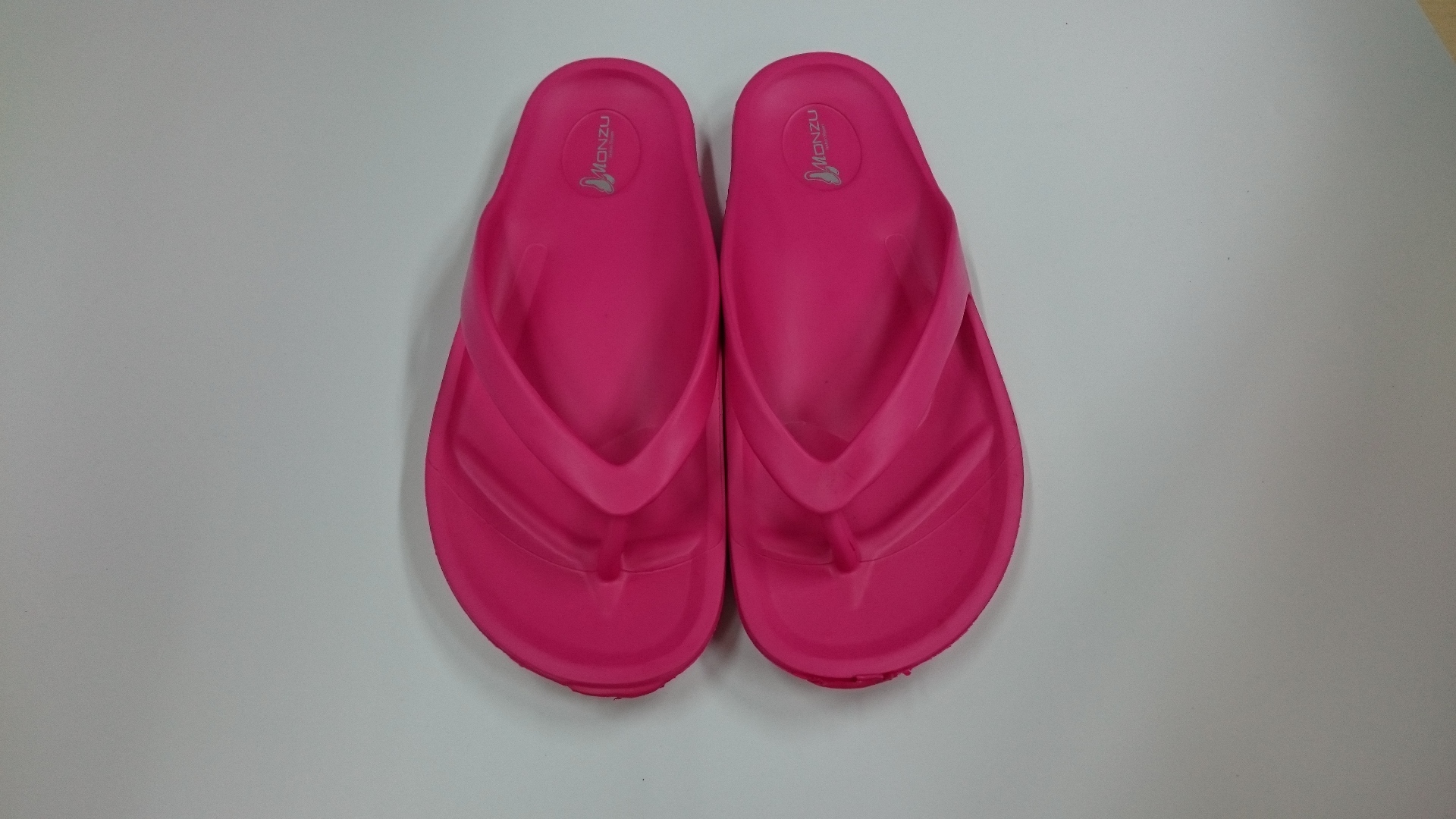 滿足輕量夾腳拖