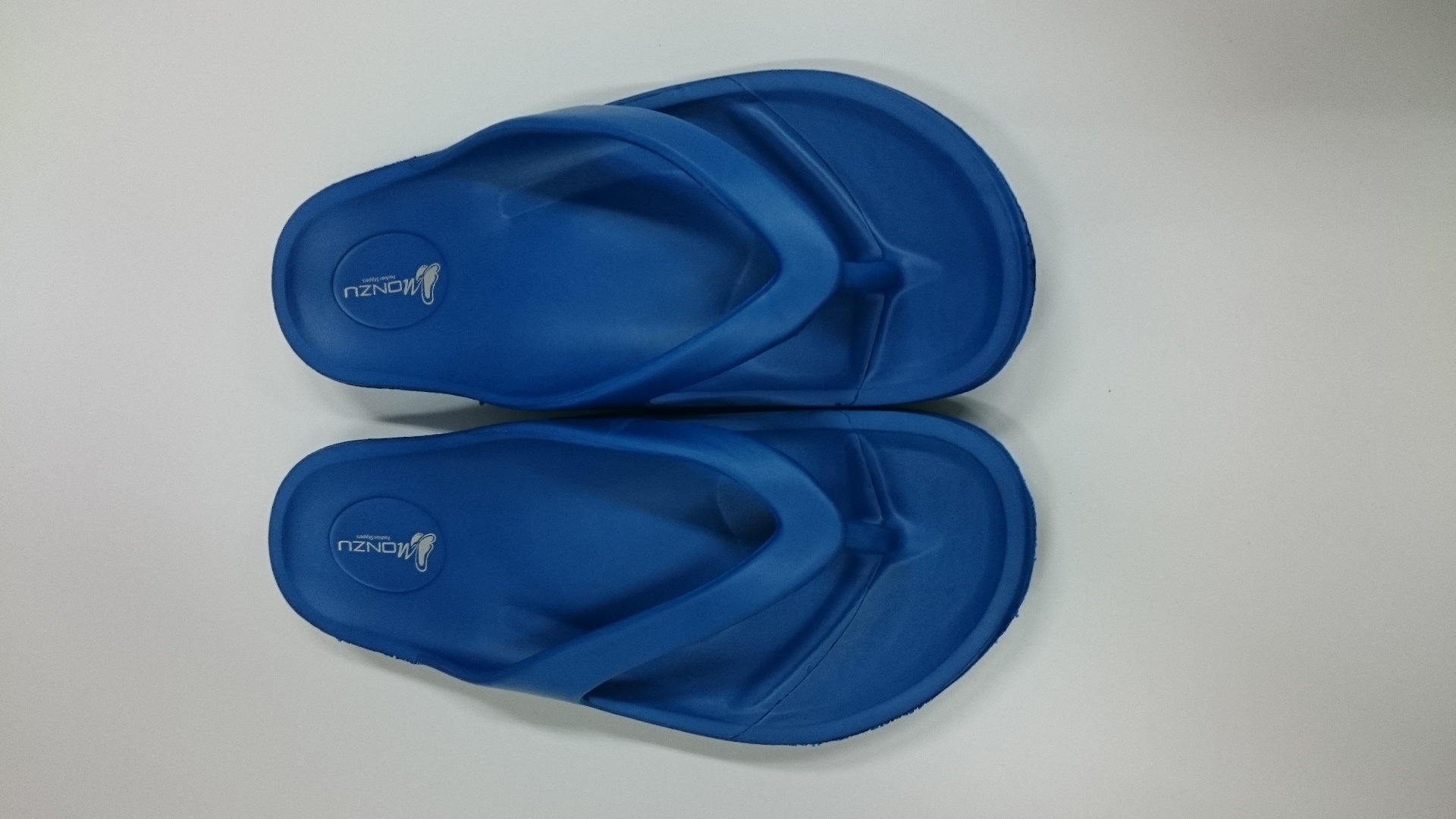 滿足輕量夾腳拖