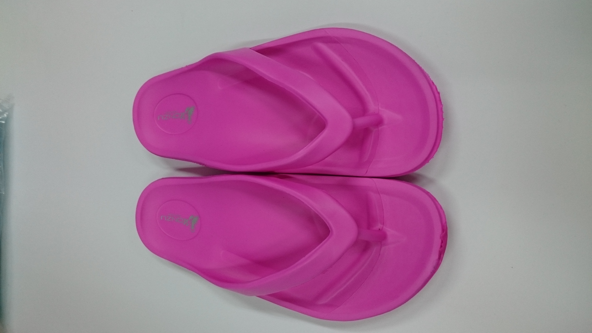 滿足輕量夾腳拖