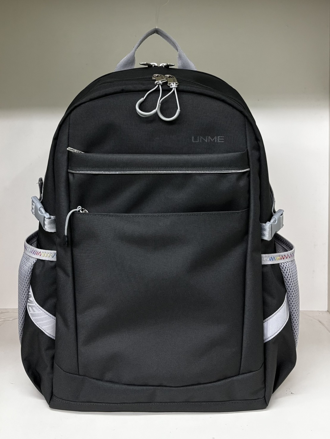 極簡輕量護脊背包