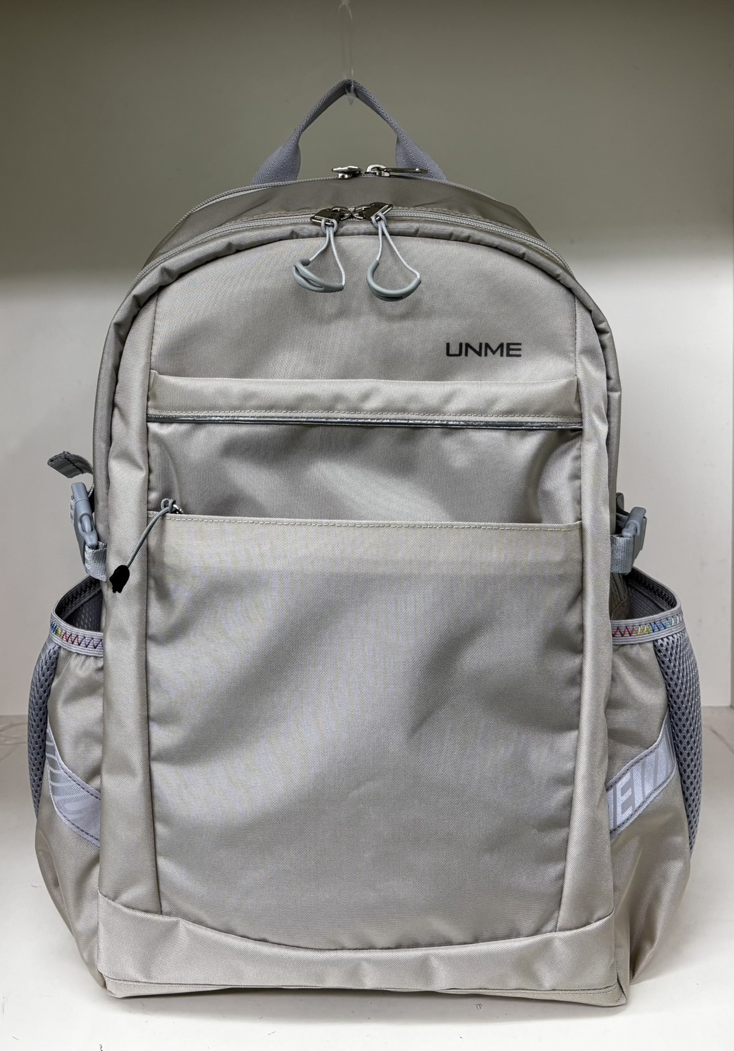 極簡輕量護脊背包