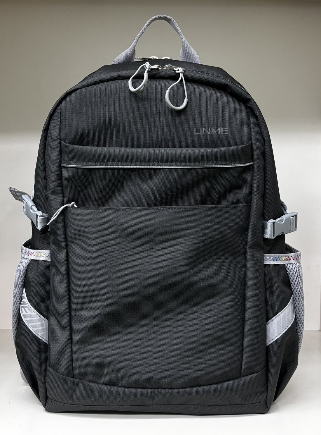 極簡輕量護脊背包