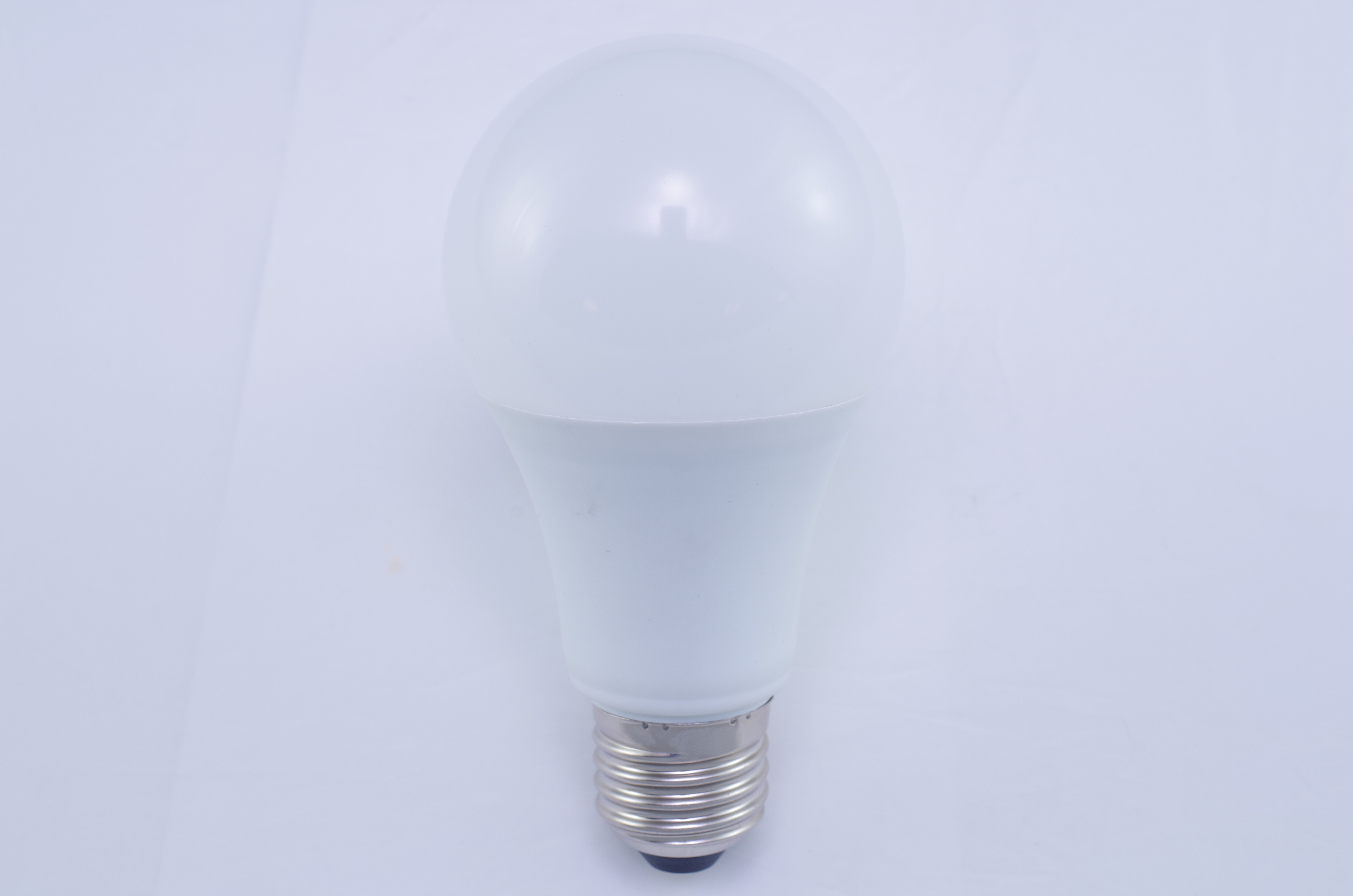 安定器內藏 式發光二極 體(LED)燈 泡